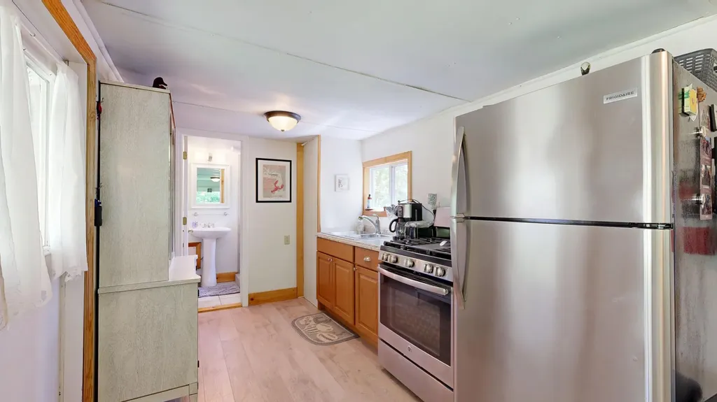 82 Rogers Neck Phippsburg ME 04562
