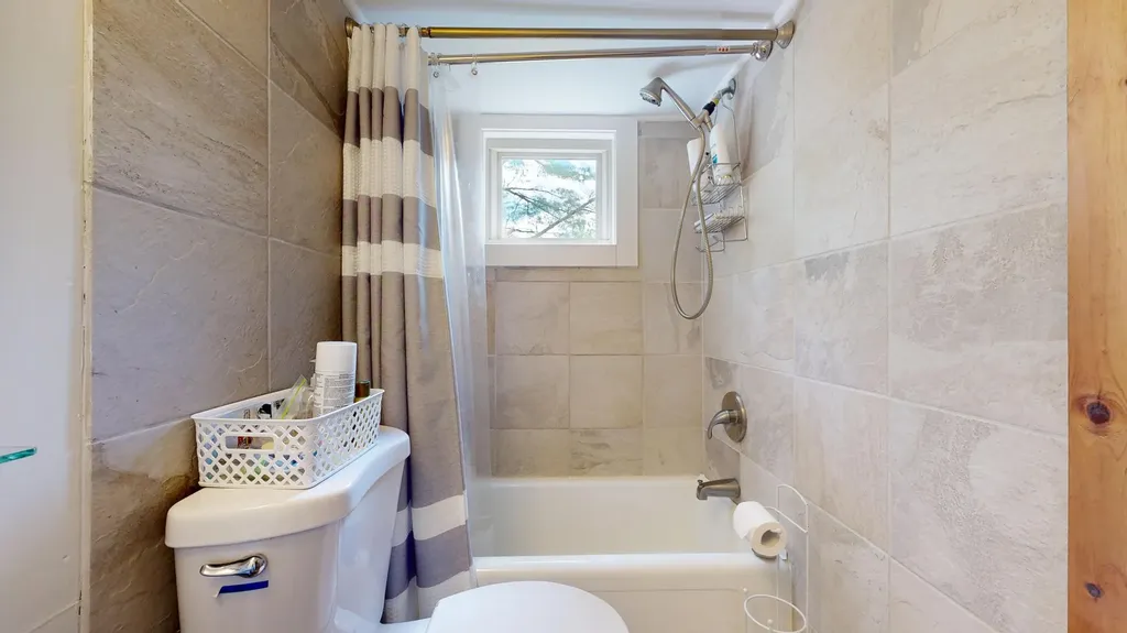 82 Rogers Neck Phippsburg ME 04562