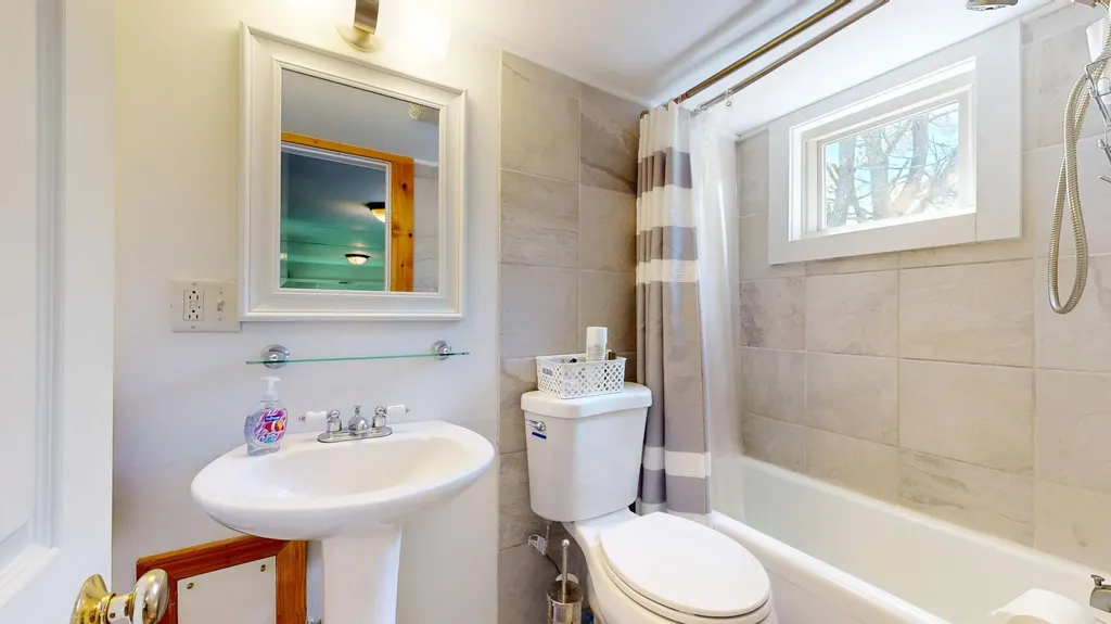 82 Rogers Neck Phippsburg ME 04562
