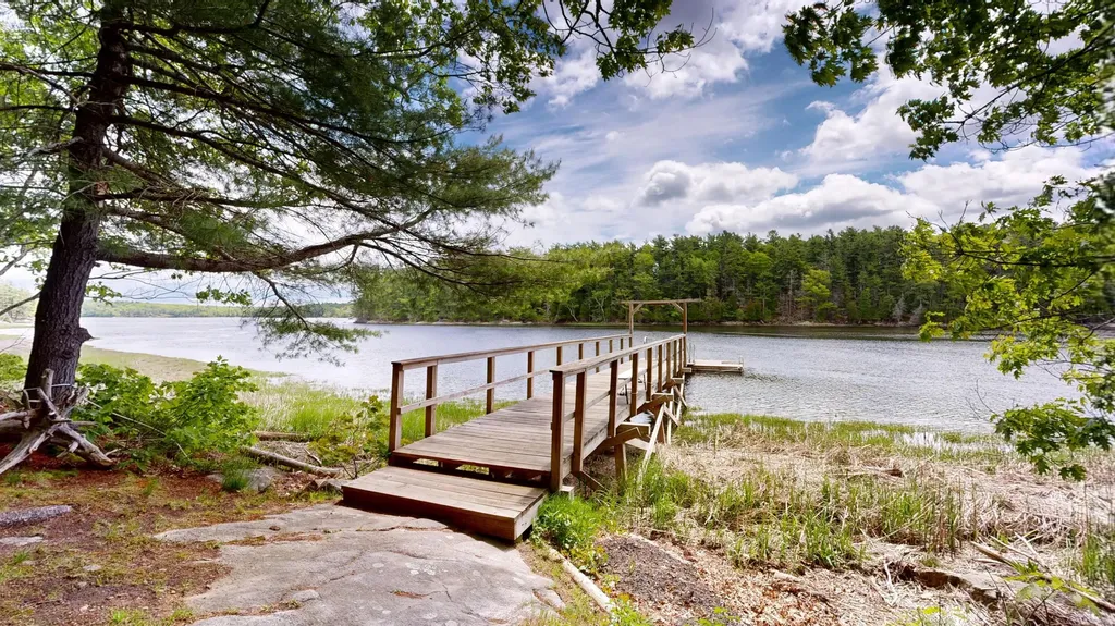 82 Rogers Neck Phippsburg ME 04562