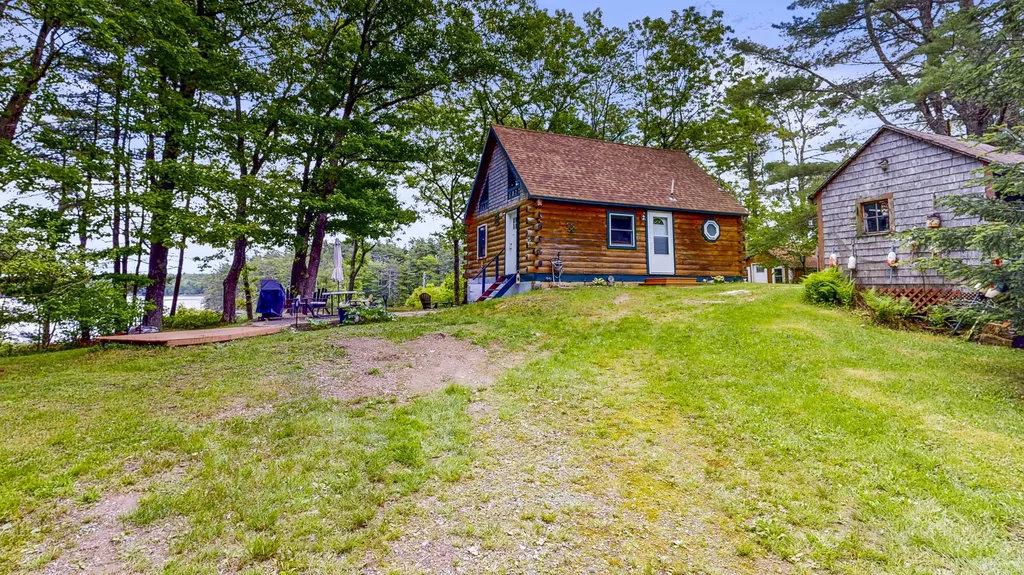82 Rogers Neck Phippsburg ME 04562
