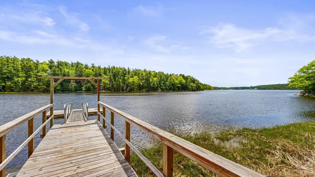 82 Rogers Neck Phippsburg ME 04562
