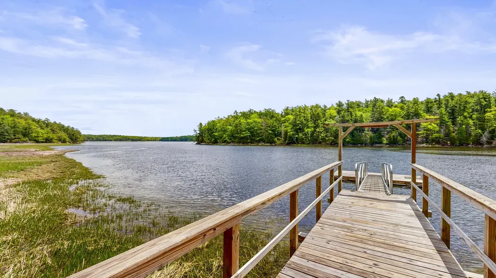 82 Rogers Neck Phippsburg ME 04562