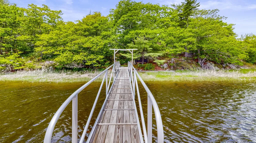 82 Rogers Neck Phippsburg ME 04562