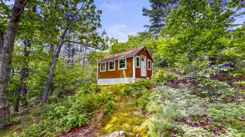82 Rogers Neck Phippsburg ME 04562