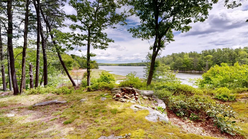 82 Rogers Neck Phippsburg ME 04562
