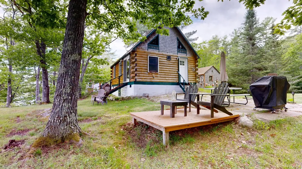 82 Rogers Neck Phippsburg ME 04562