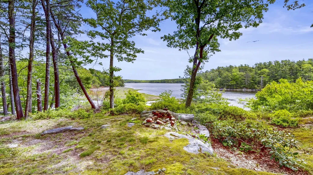 82 Rogers Neck Phippsburg ME 04562