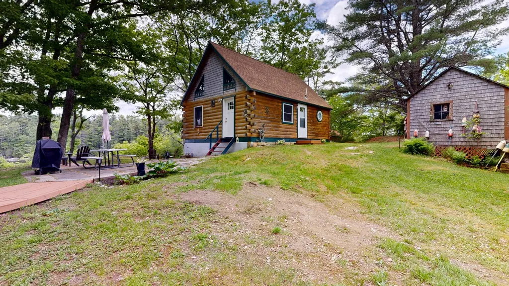 82 Rogers Neck Phippsburg ME 04562