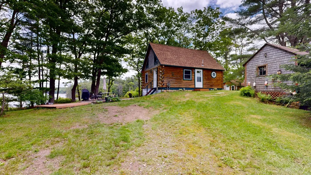 82 Rogers Neck Phippsburg ME 04562