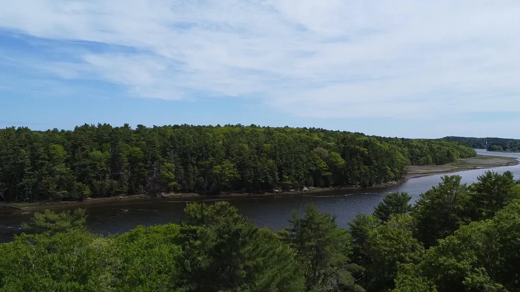 82 Rogers Neck Phippsburg ME 04562