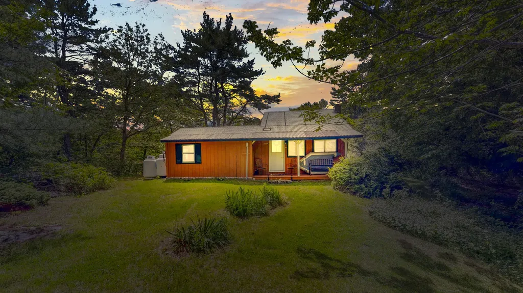 82 Rogers Neck Phippsburg ME 04562
