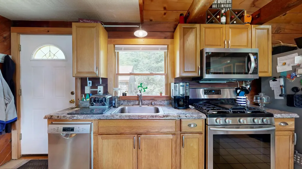 82 Rogers Neck Phippsburg ME 04562