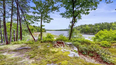 82 Rogers Neck Phippsburg ME 04562