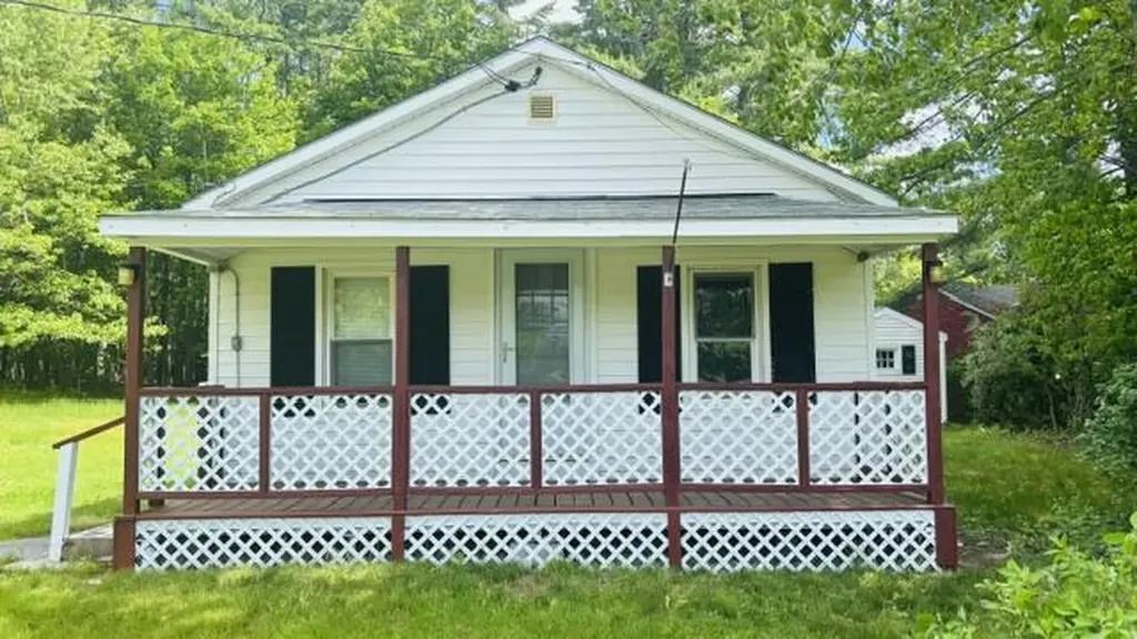 549 Roosevelt Trail Windham ME 04062