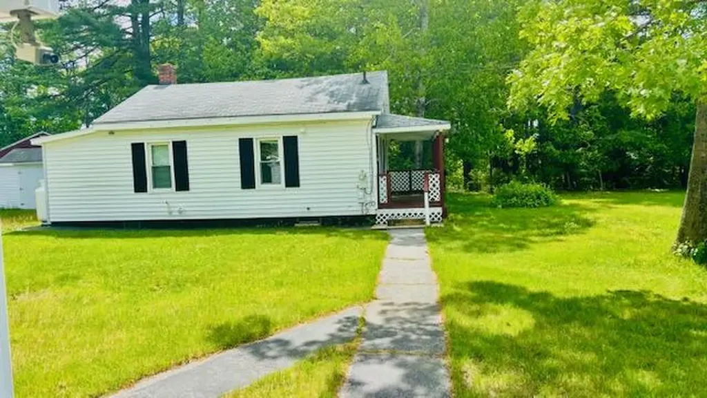 549 Roosevelt Trail Windham ME 04062