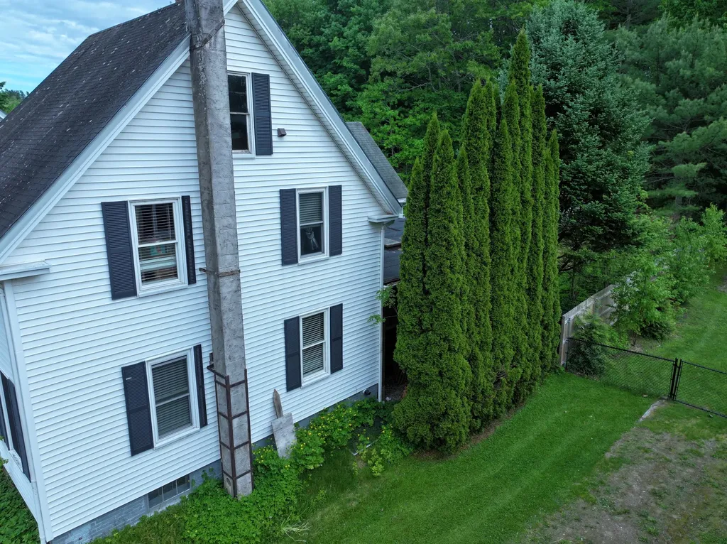 16 Bartlett Street Gardiner ME 04345