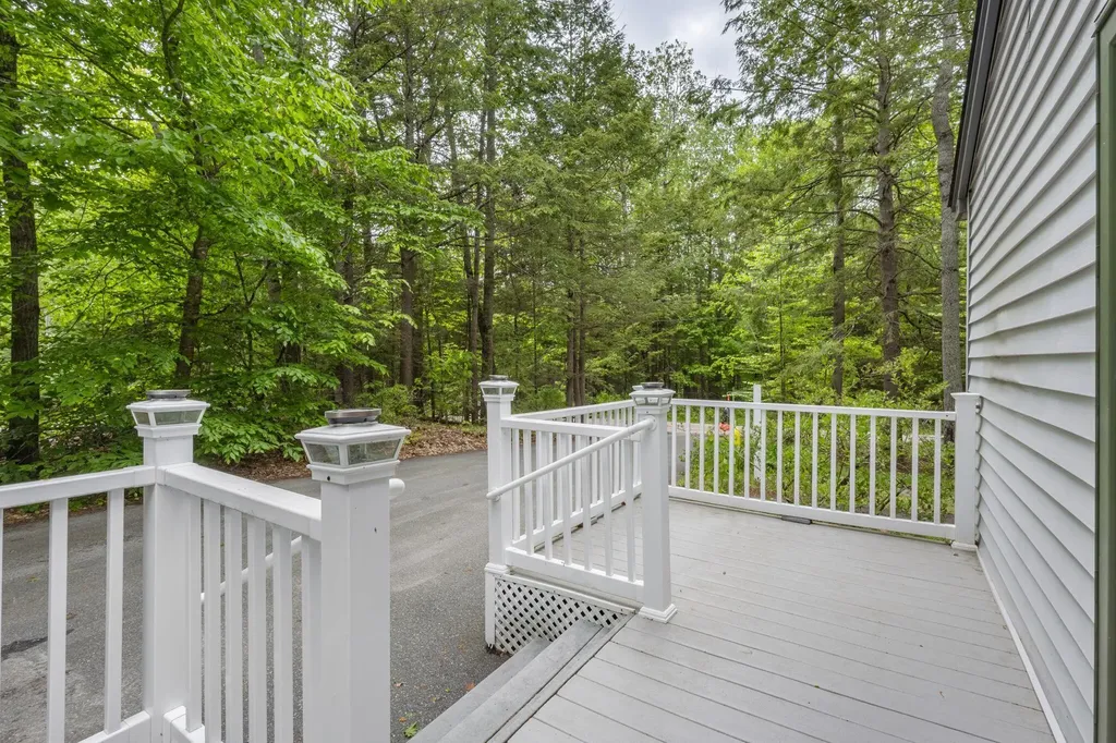 11 Frost Brook Lane Freeport ME 04032