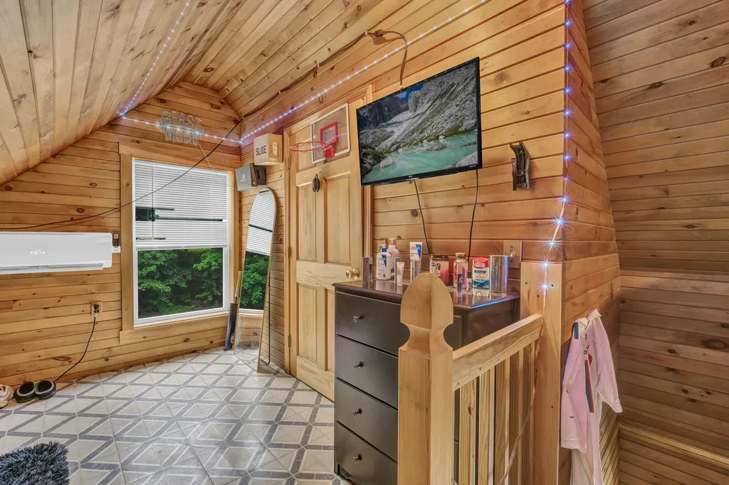 26 Island Avenue Orono ME 04473