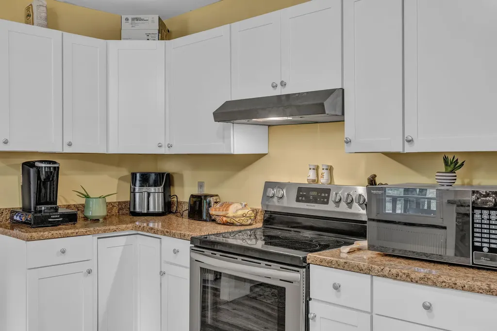 26 Island Avenue Orono ME 04473