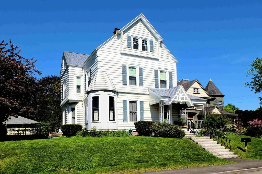 12 Lincoln Street Rockland ME 04841