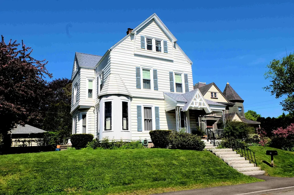 12 Lincoln Street Rockland ME 04841