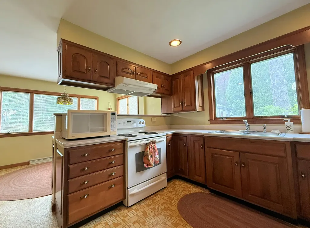 12 Lincoln Street Rockland ME 04841