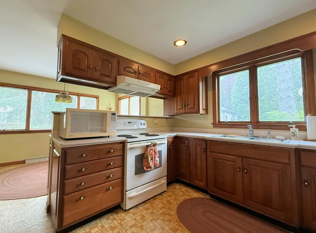 12 Lincoln Street Rockland ME 04841