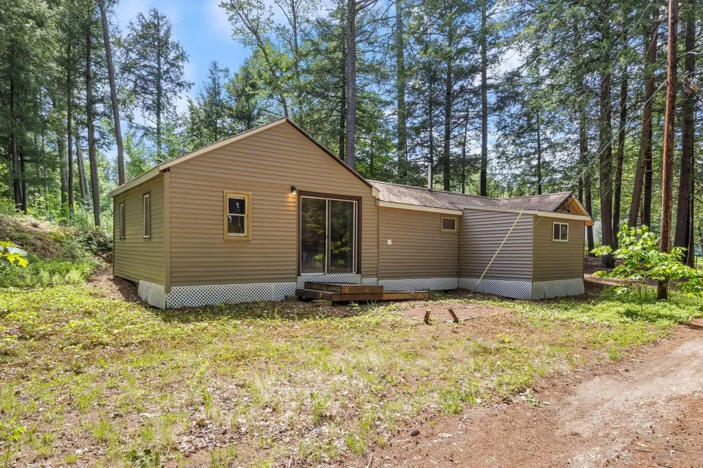 5 Chickadee Lane Livermore ME 04253