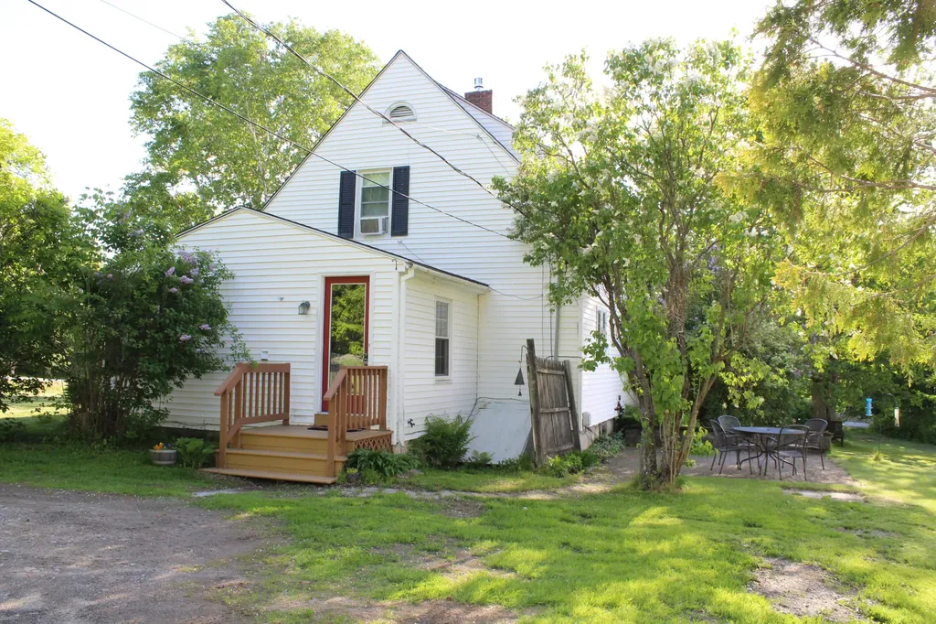 381 Highland Avenue Gardiner ME 04345