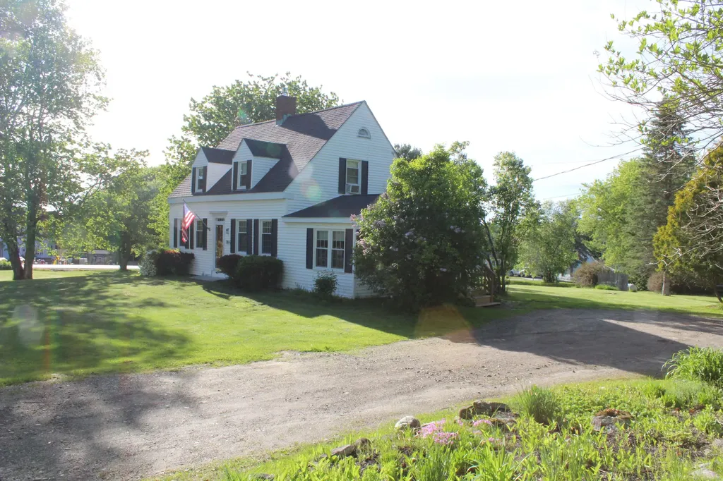 381 Highland Avenue Gardiner ME 04345