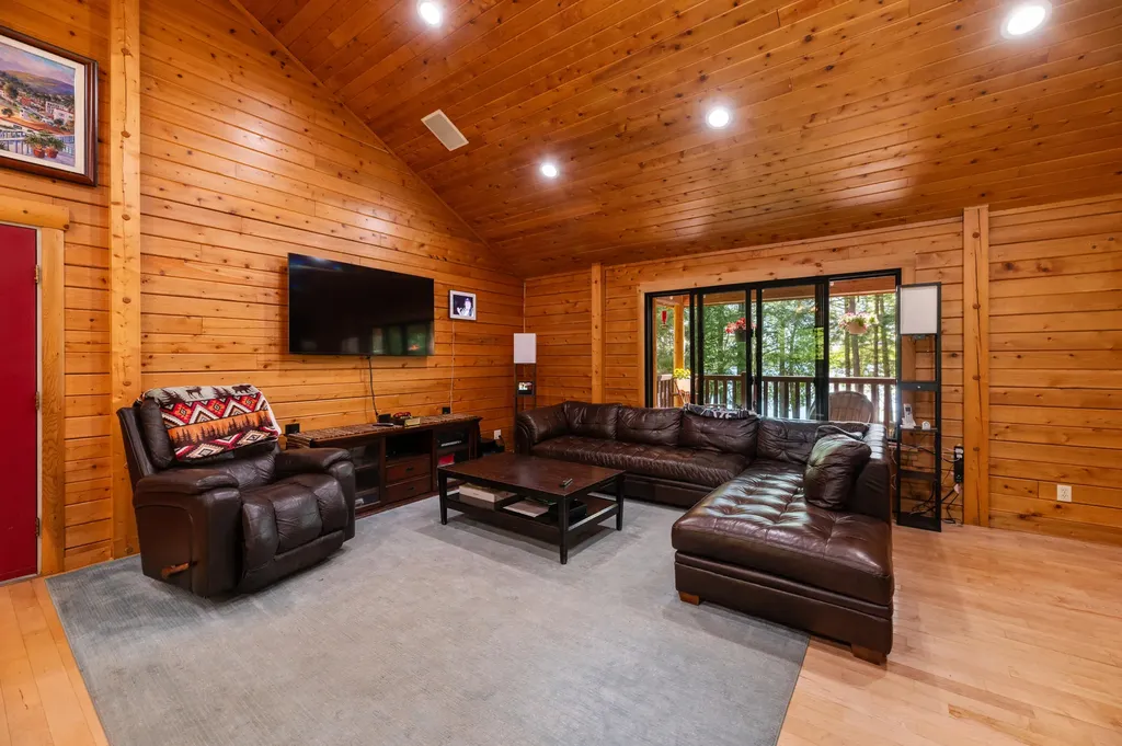 5 Canoe Court T3 R9 Nwp ME 04462