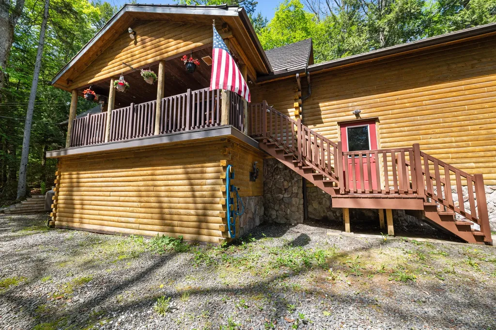 5 Canoe Court T3 R9 Nwp ME 04462