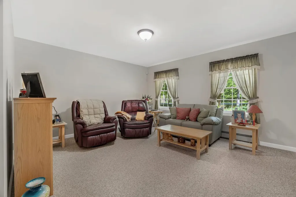 706 Middlesex Road Topsham ME 04086