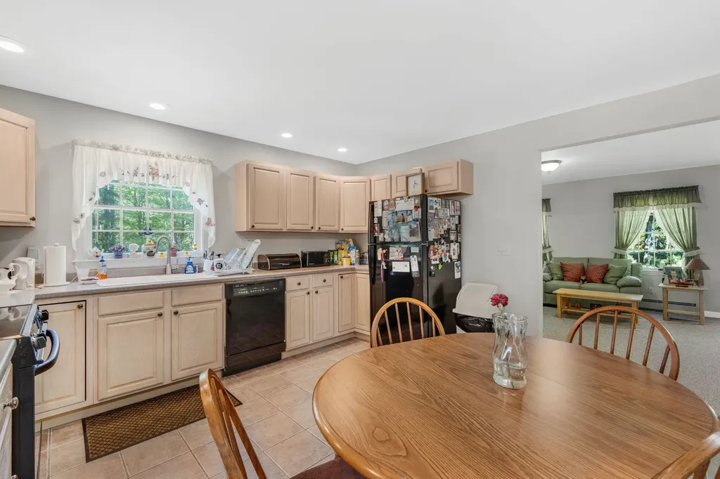 706 Middlesex Road Topsham ME 04086