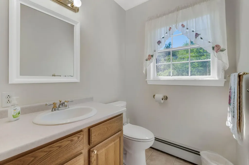 706 Middlesex Road Topsham ME 04086