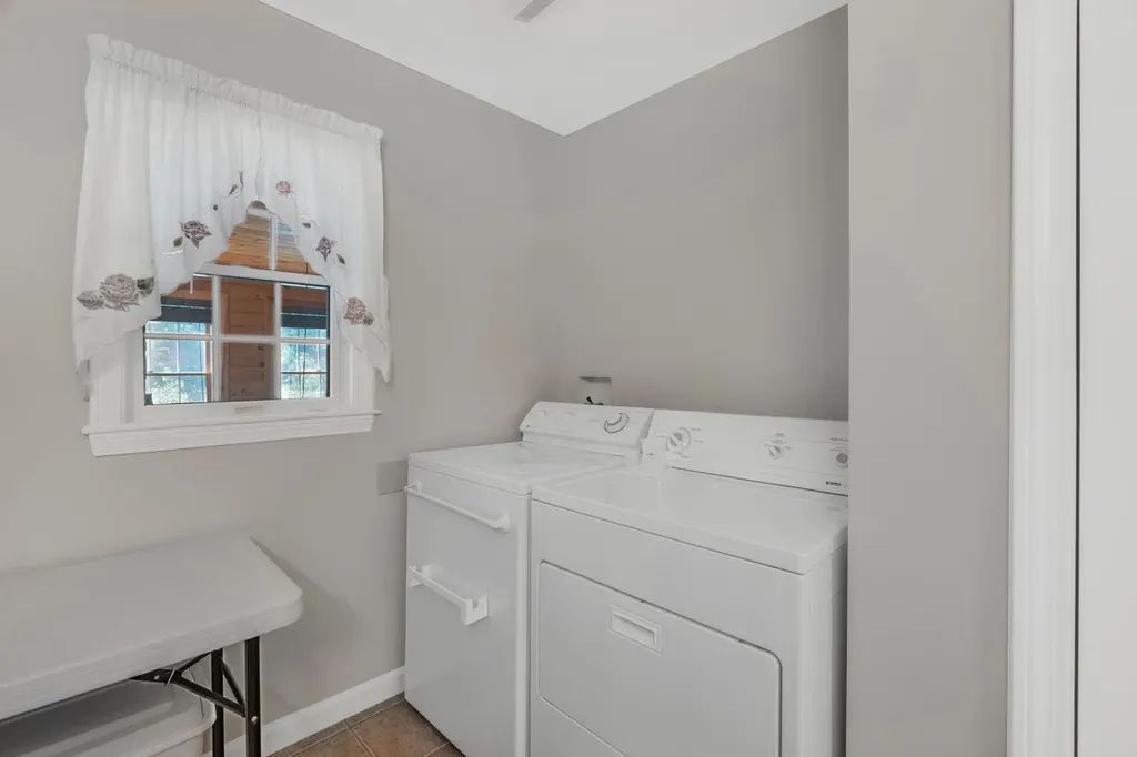 706 Middlesex Road Topsham ME 04086