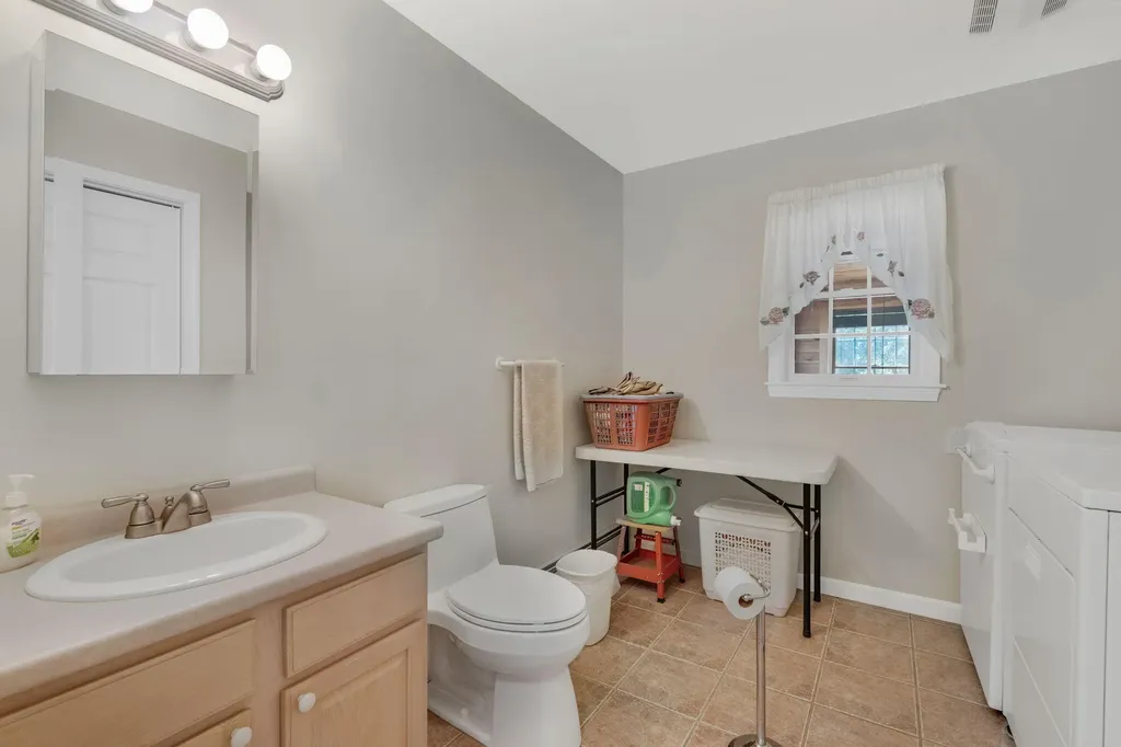 706 Middlesex Road Topsham ME 04086