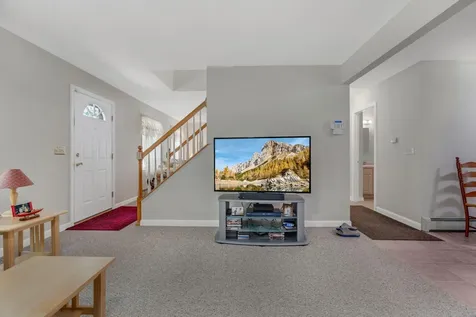 706 Middlesex Road Topsham ME 04086