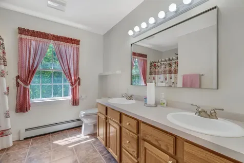 706 Middlesex Road Topsham ME 04086
