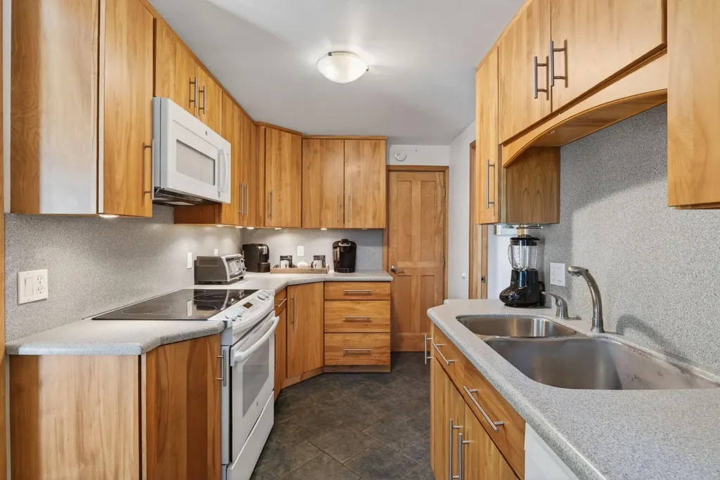 26 Palmer Road Westport Island ME 04578