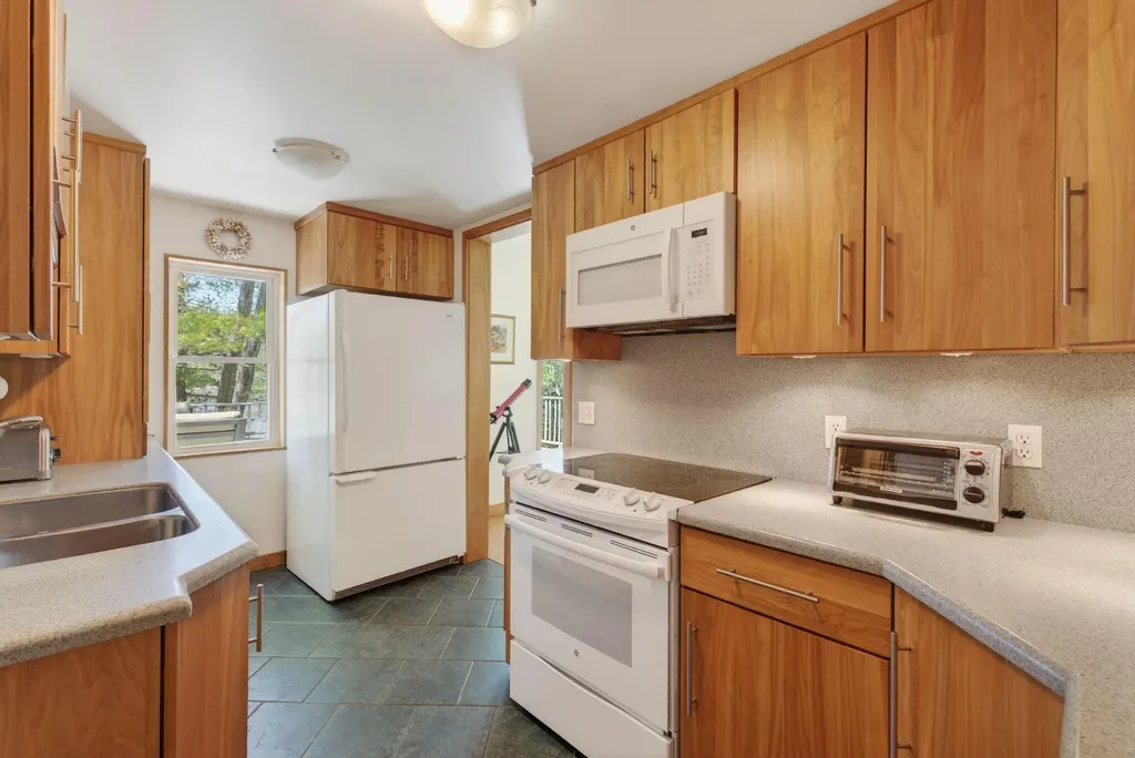 26 Palmer Road Westport Island ME 04578