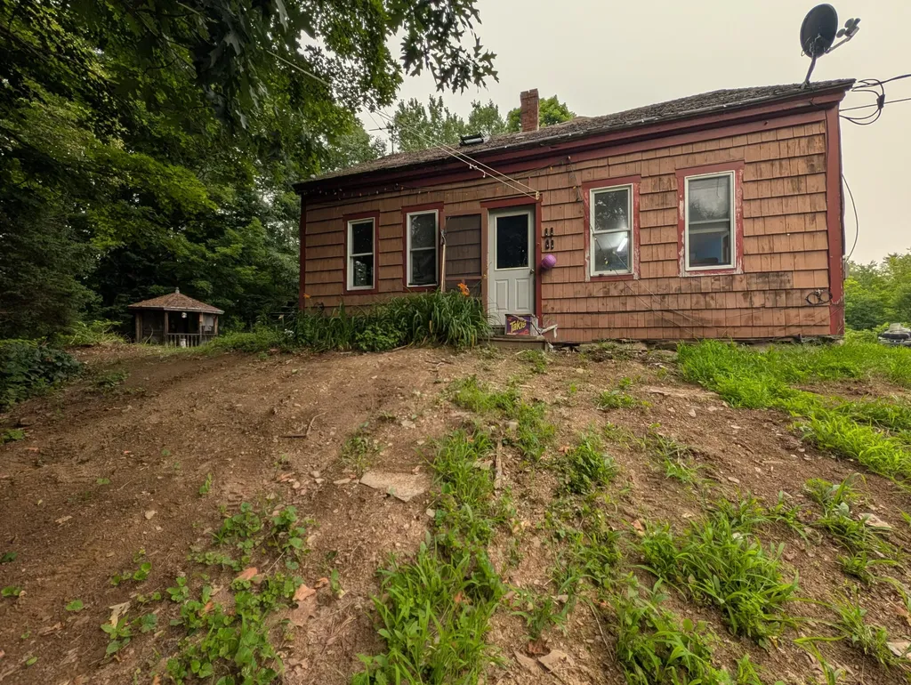 1816 Dexter Road Dover-foxcroft ME 04426