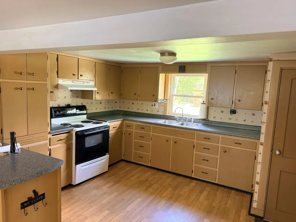 34 Robinson Hill Road Oxford ME 04270