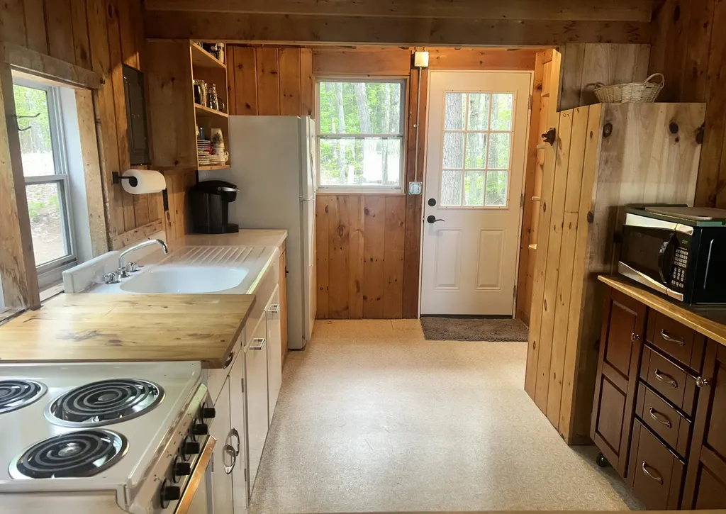 34 Androscoggin Loop Leeds ME 04263