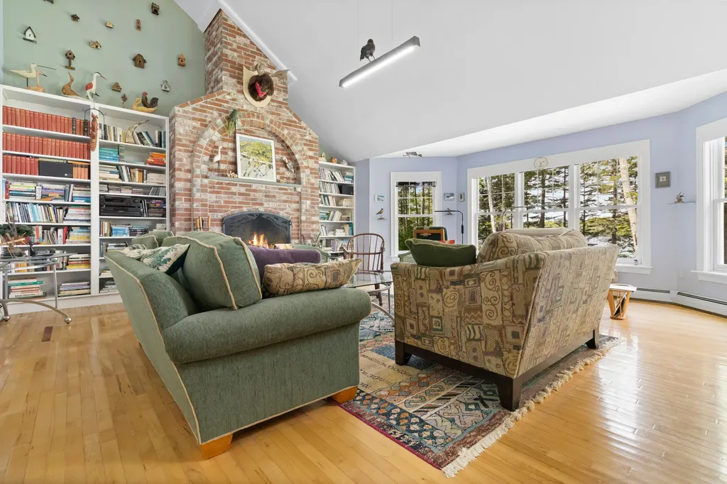 25 Cliff Drive South Thomaston ME 04858