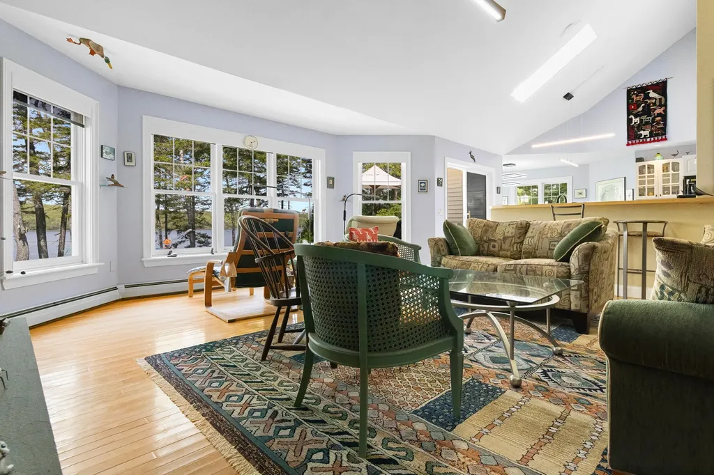 25 Cliff Drive South Thomaston ME 04858