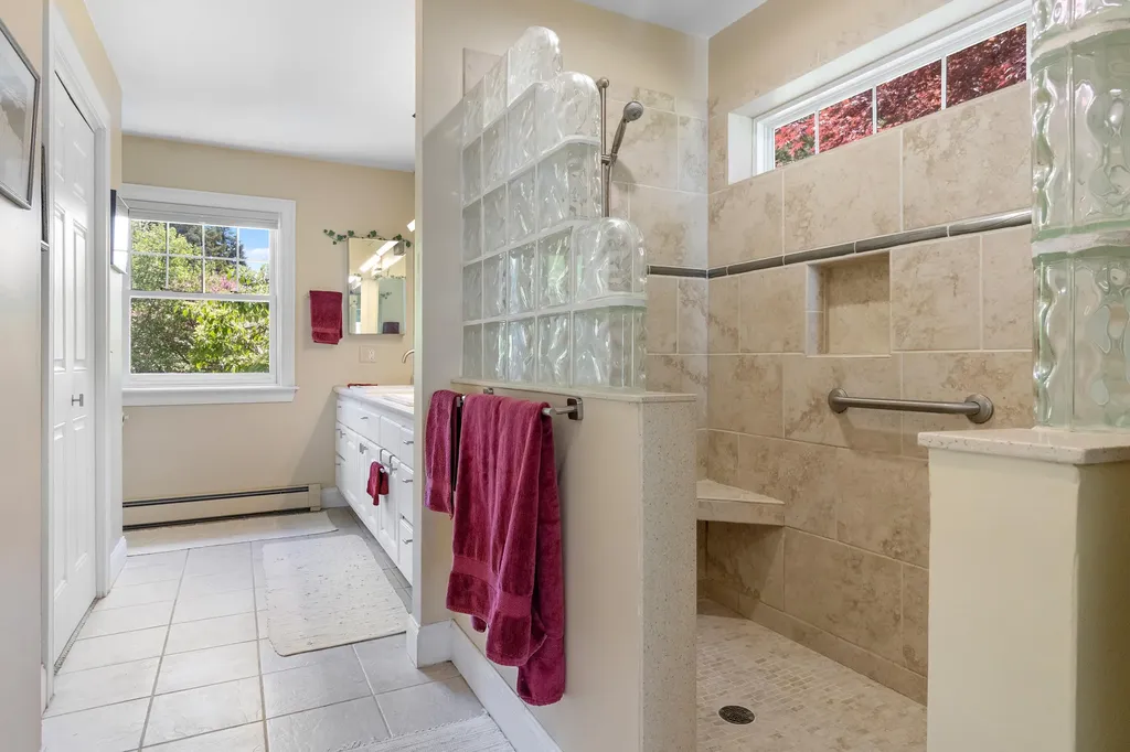 25 Cliff Drive South Thomaston ME 04858