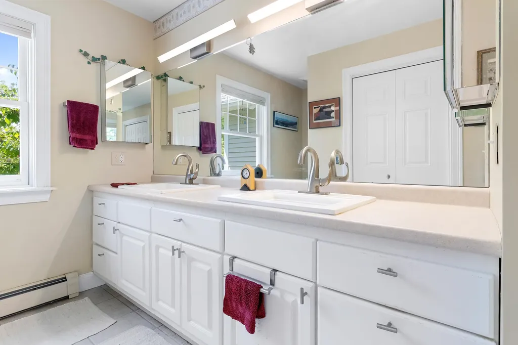 25 Cliff Drive South Thomaston ME 04858