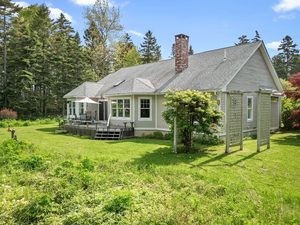 25 Cliff Drive South Thomaston ME 04858